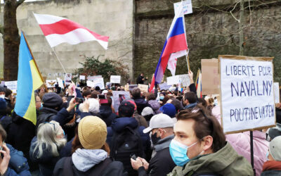 La diaspora bélarusse, russe et ukrainienne était réunie aujourd’hui Place du Trocadéro à Paris